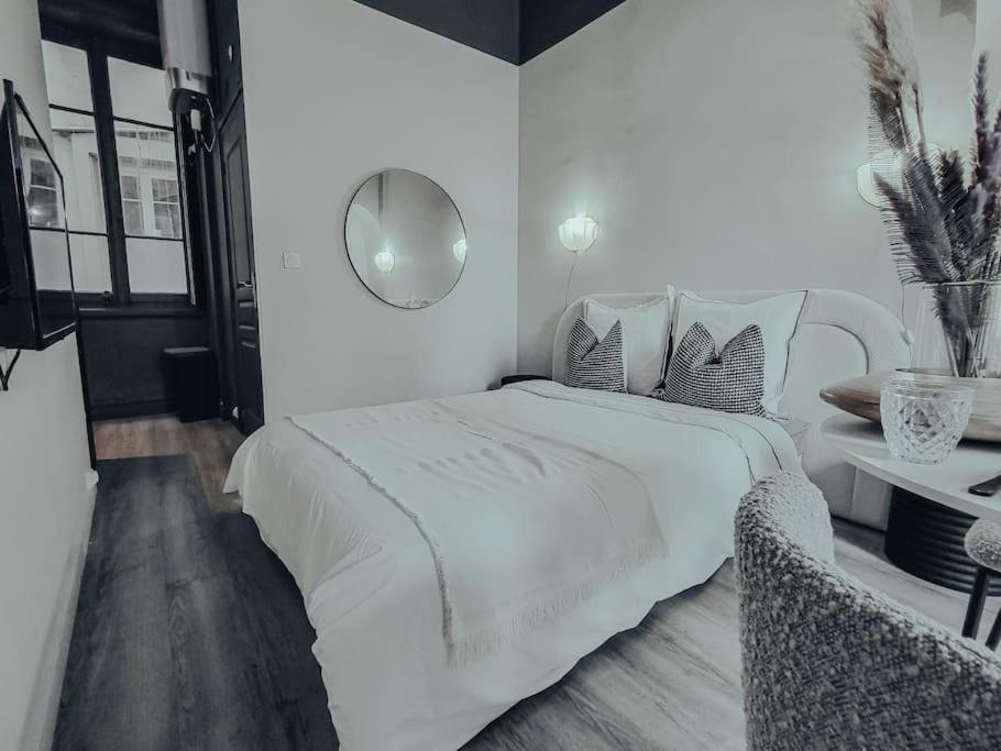 Suite Opium Lyon Exterior photo